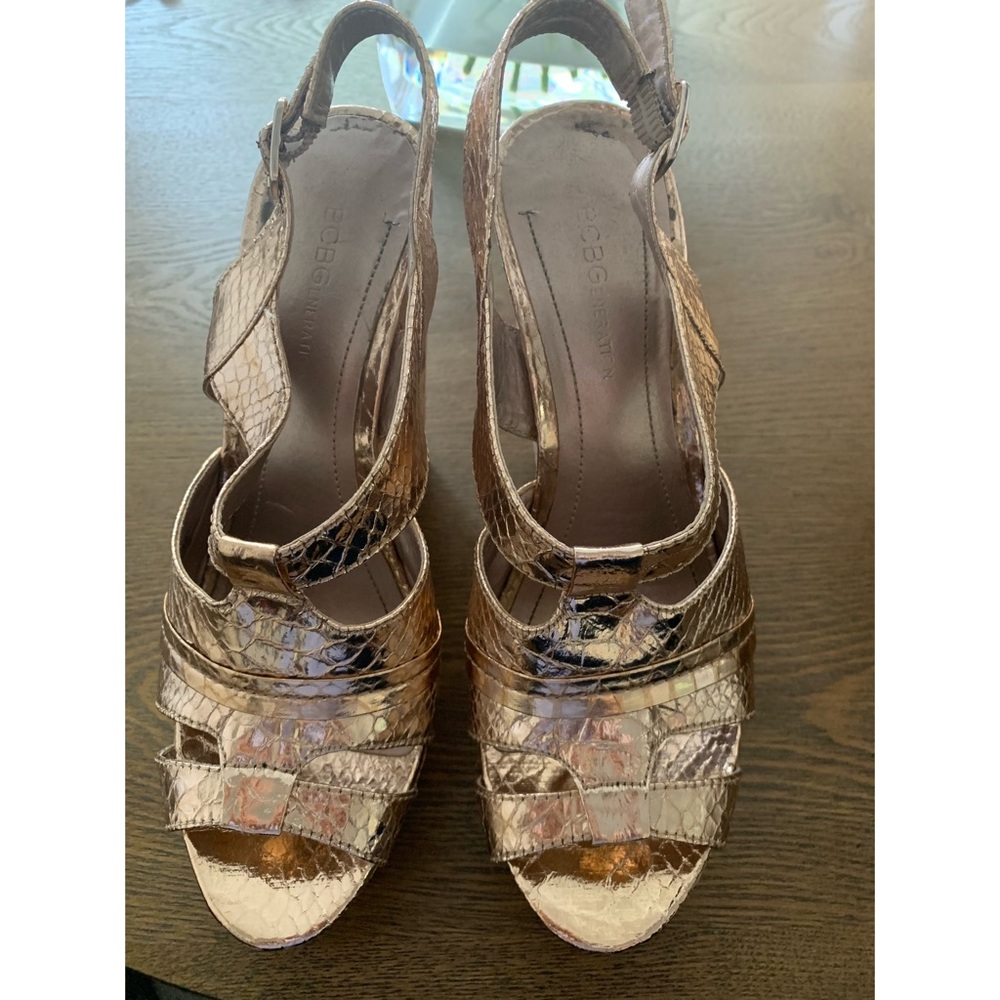Bcbg size 8 wedges
